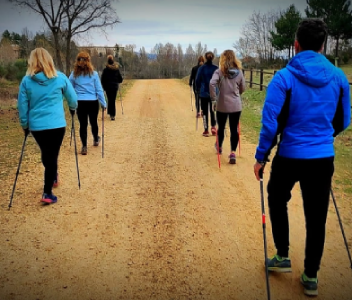 Marcha nórdica de ocio con el campo en León con AVOnordic